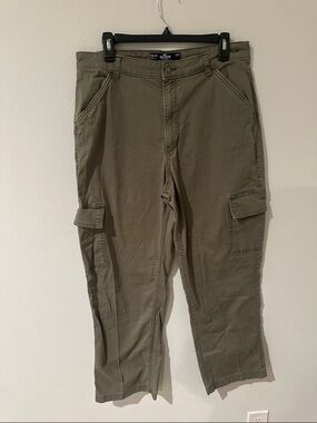 Hollister Men’s Ultra High-Rise Dad Pant Olive Green Cargo Trousers